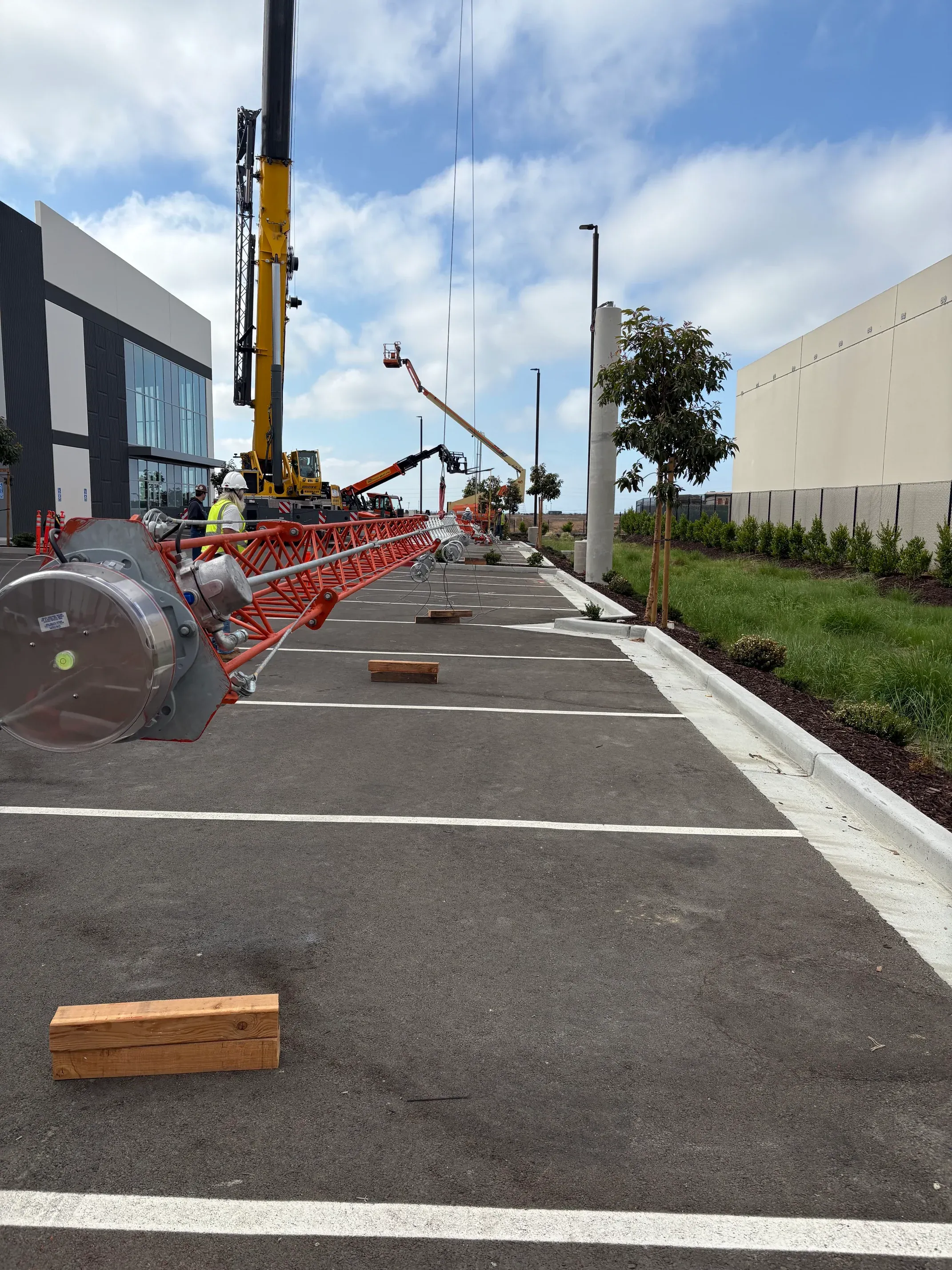 Completed 4-tower diplex array standing at the Hayward, CA site
